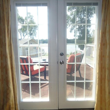 Bayside Inn & Waterfront Suites Кингстън Стая снимка