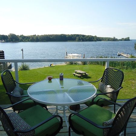 Bayside Inn & Waterfront Suites Кингстън Екстериор снимка