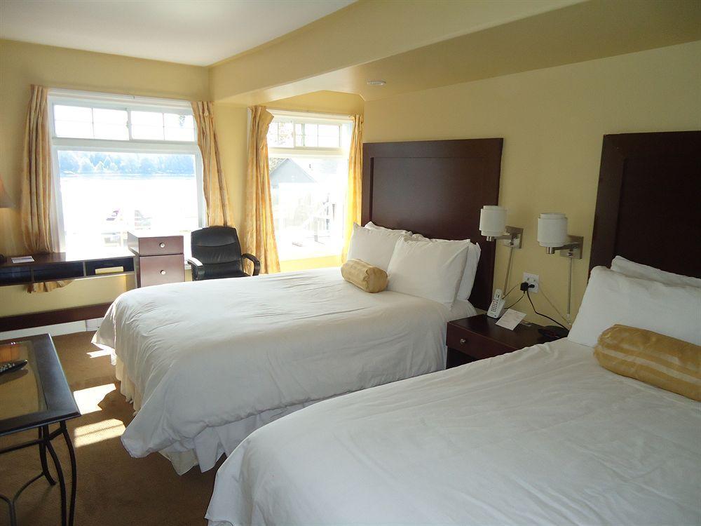 Bayside Inn & Waterfront Suites Кингстън Екстериор снимка