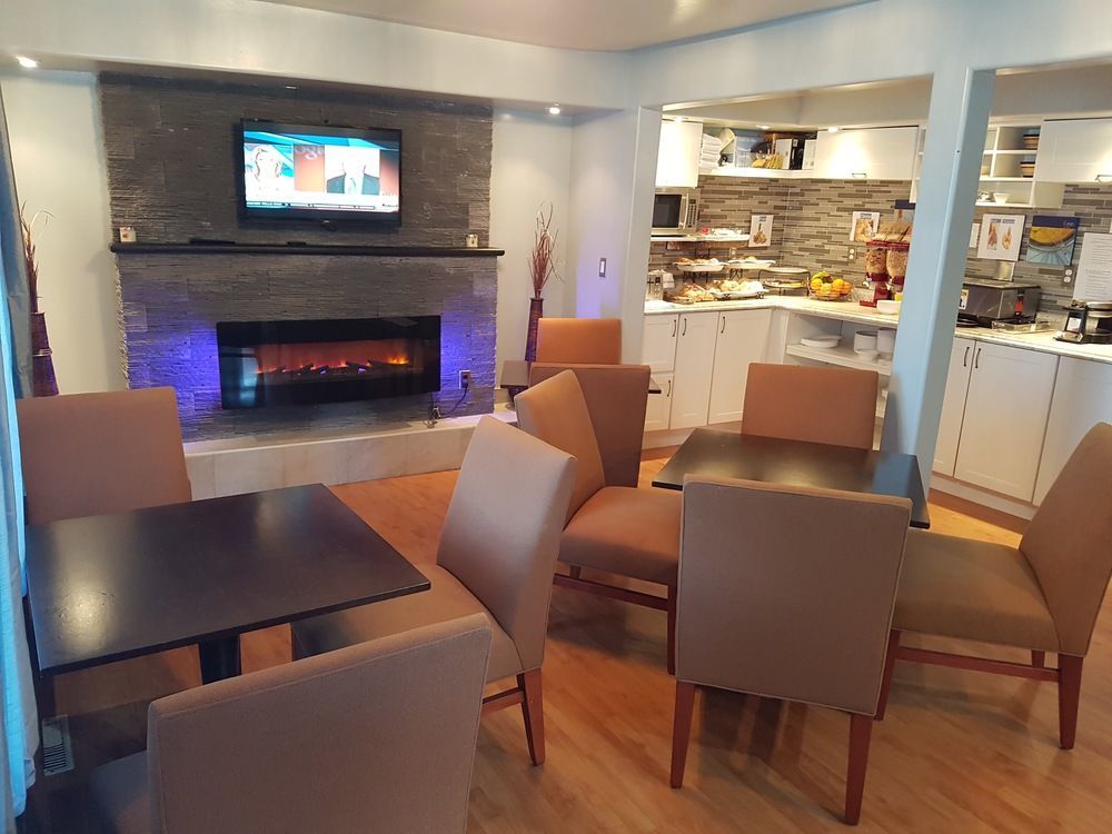 Bayside Inn & Waterfront Suites Кингстън Екстериор снимка